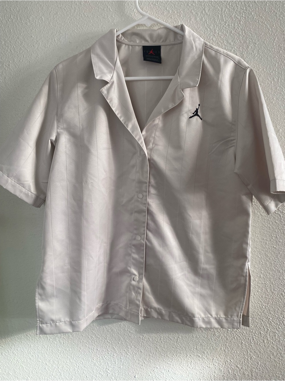 Jordan Short-Sleeve Camp Collar Button-Down Shirt in Cream/Light Gray